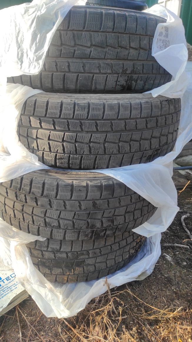 Продам  резину 215/60R17