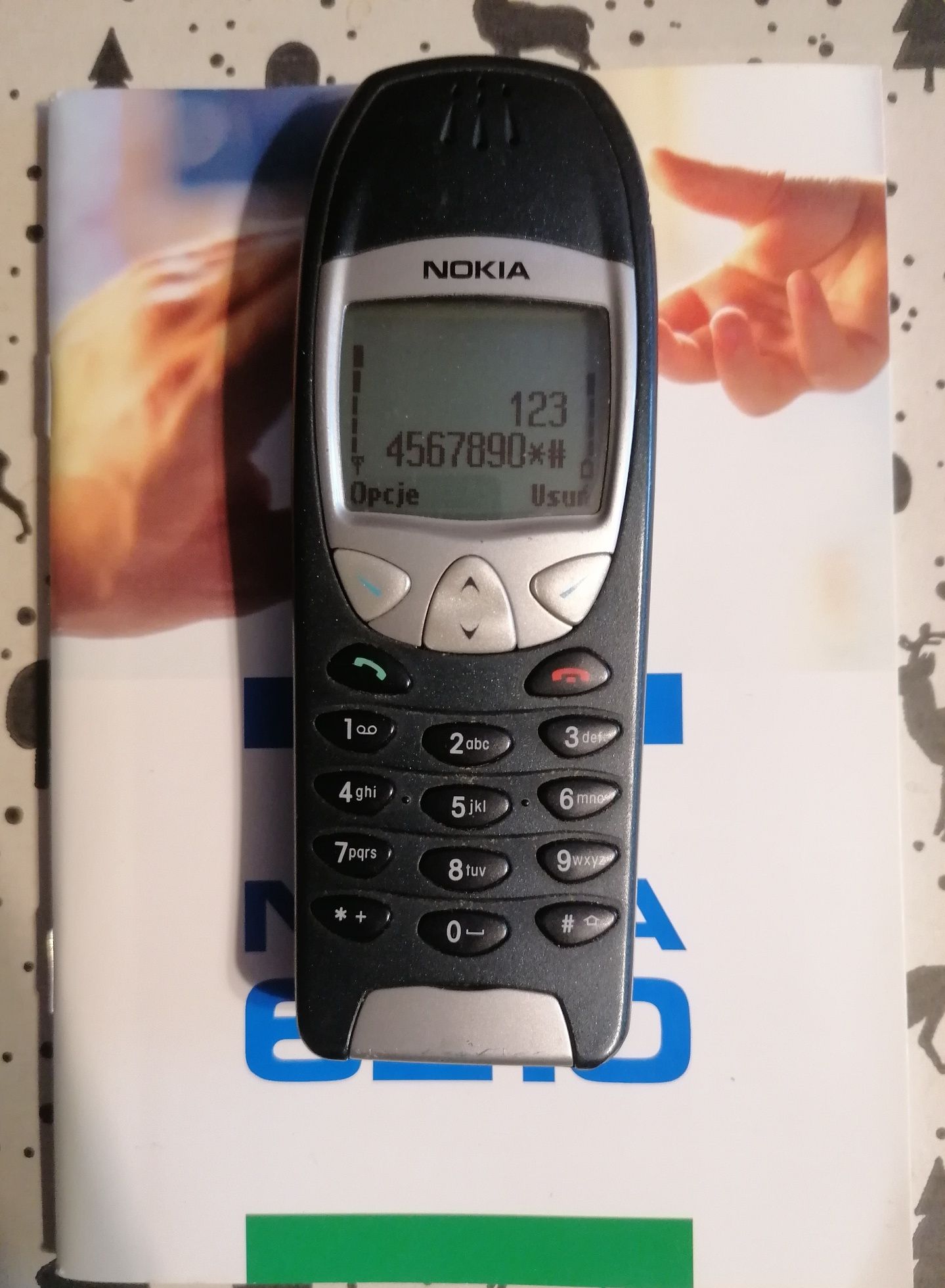 Kultowa Nokia 6210 z nową baterią, orginalną ładowarką i instrukcją