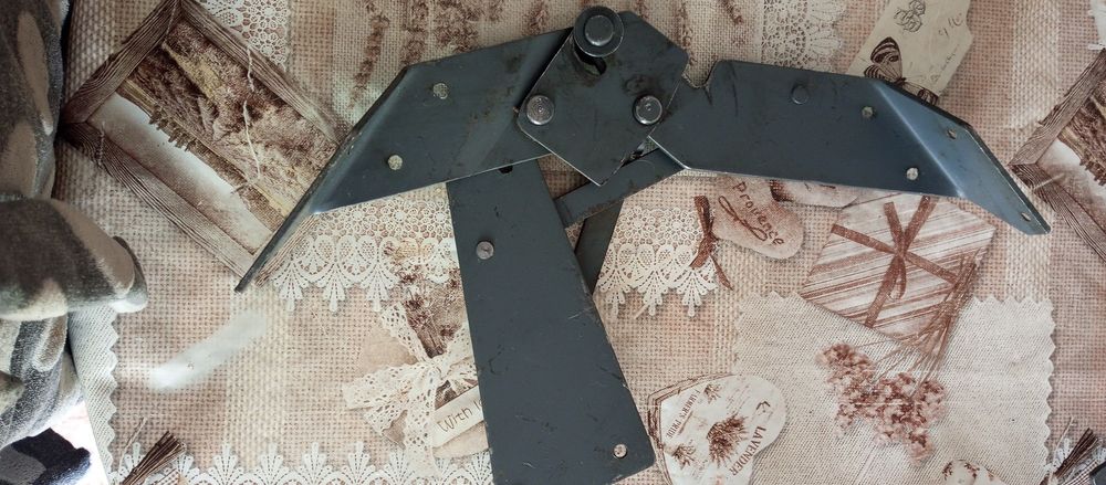 Механізм для дивана-книжки.