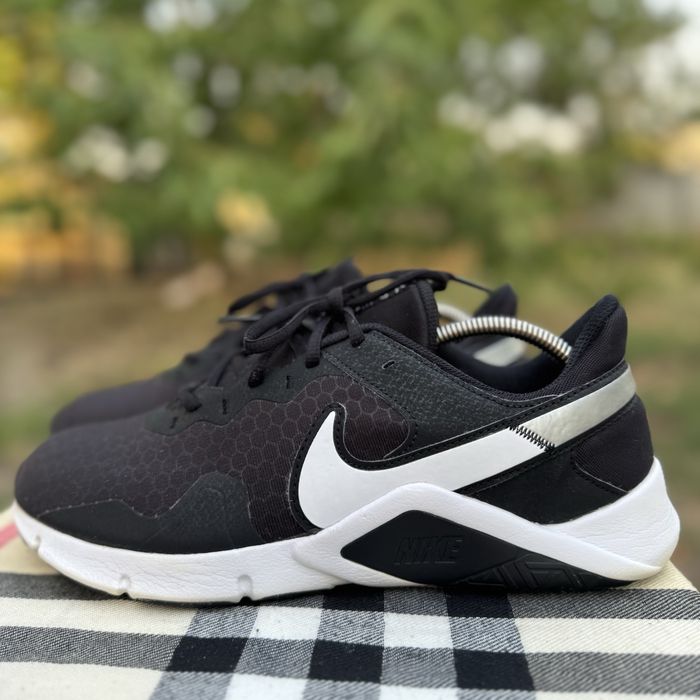 Кроссовки Nike Legend Essential 2, 44,5 размер, Оригинал, Кросівки