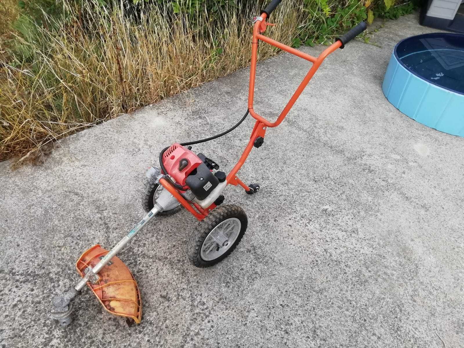 Roçadora com Rodas 52cc