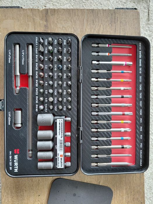 Sprzedam  trzy komplety kluczy