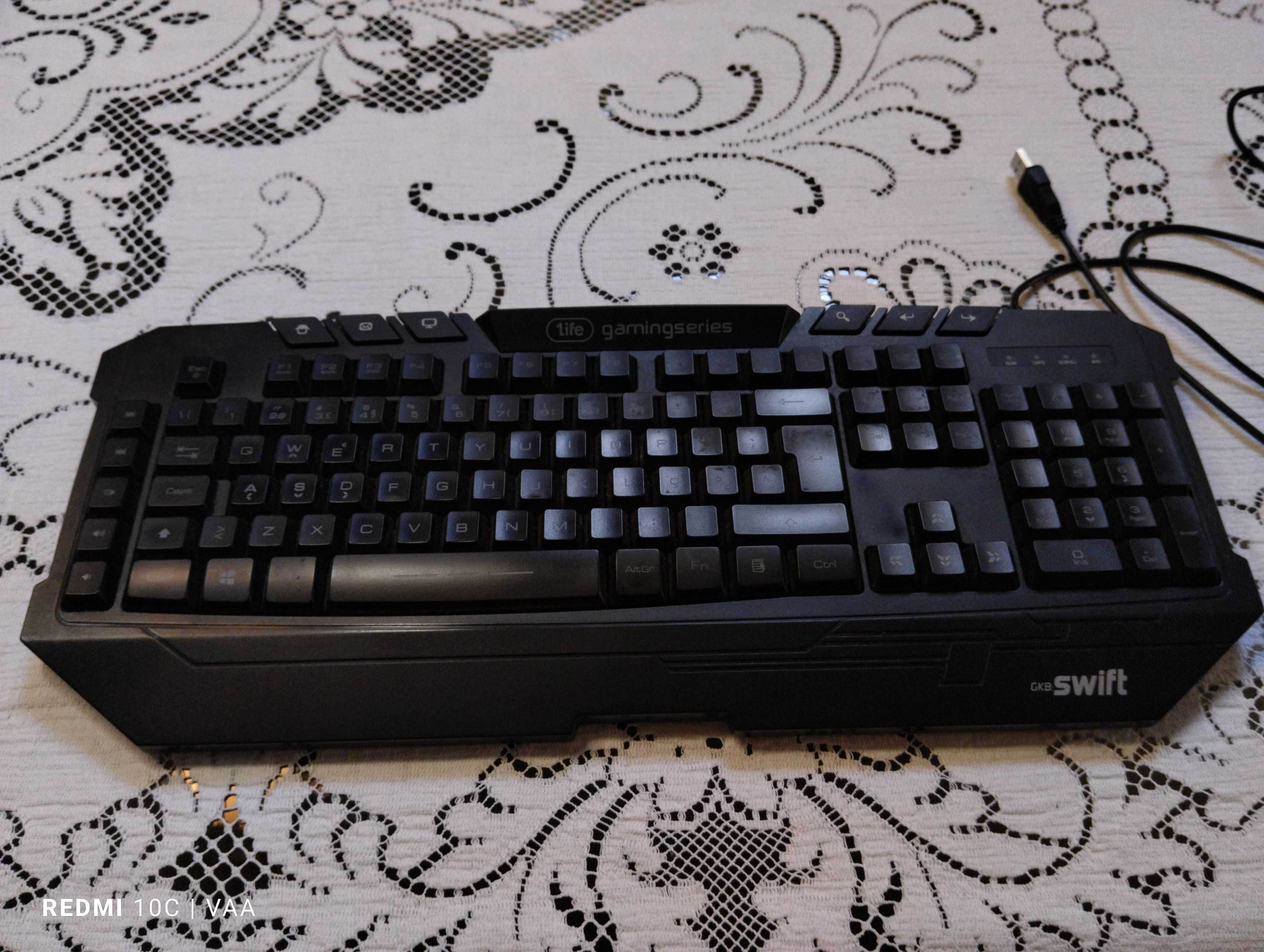 Teclado Gaming usado, com luzes a funcionar perfeitamente. 1Life Swift