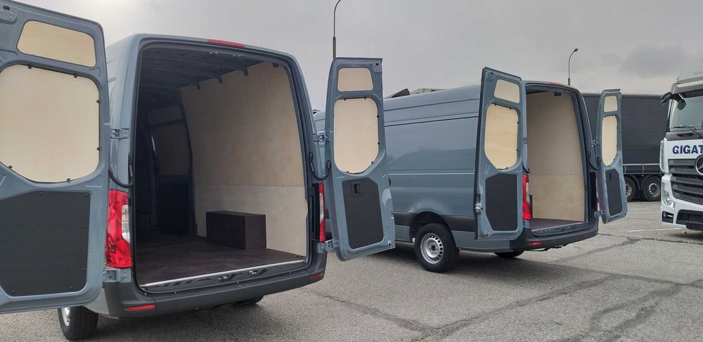 Zabudowa busa Mercedes Sprinter L3H2 sklejka podłoga boki