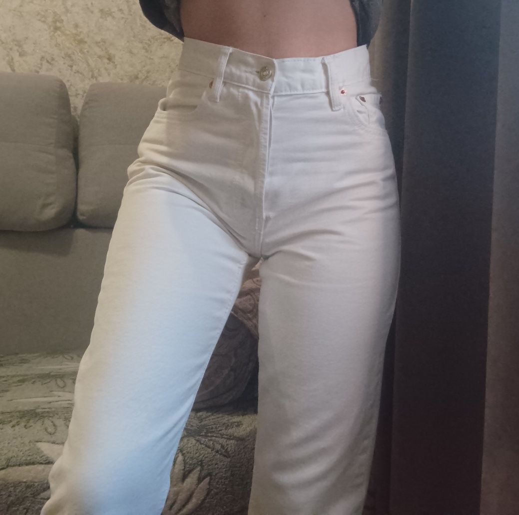 Білі жіночі джинси