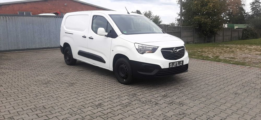 Combo 1.5 131 KM Niemcy 3-os. MAX Długi Klima CarPlay