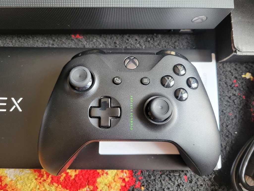 Xbox ONE X 1TB Project Scorpio, Pad - Stan BDB, Skup/Sprzedaż