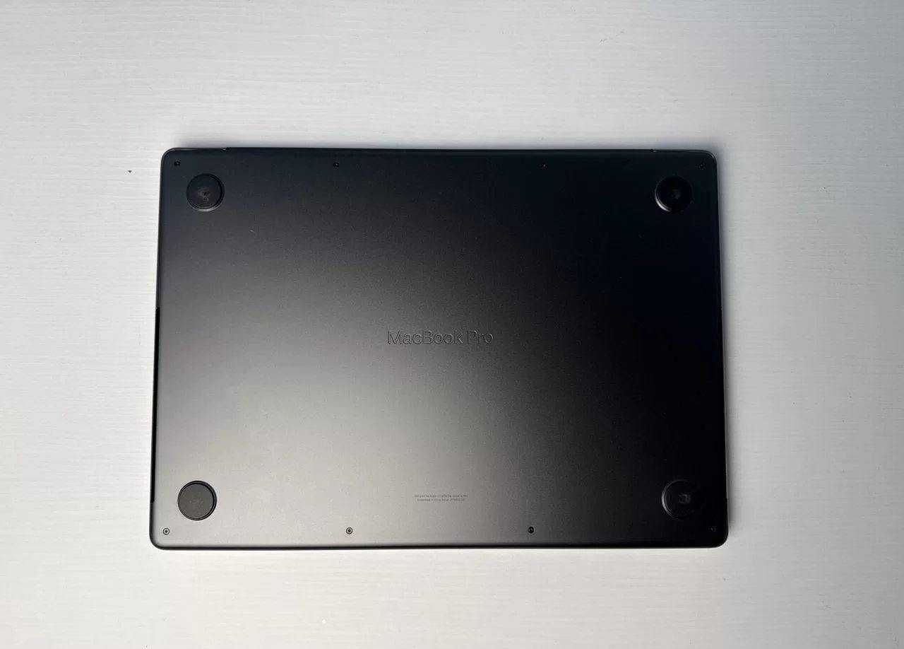 MacBook Pro 14 2023 M3 18Gb/1Tb 90 циклов