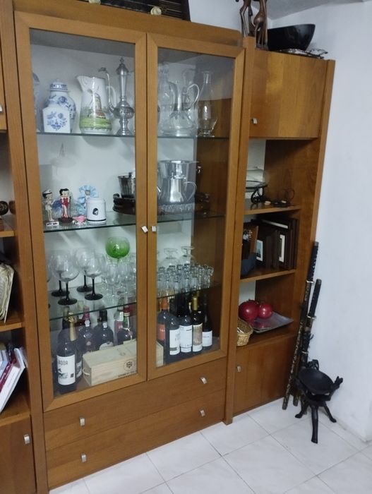 Móvel, mesa e 6 cadeiras