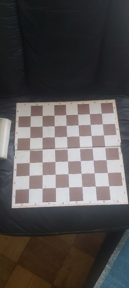 Шахово шашкова дошка з шашками
