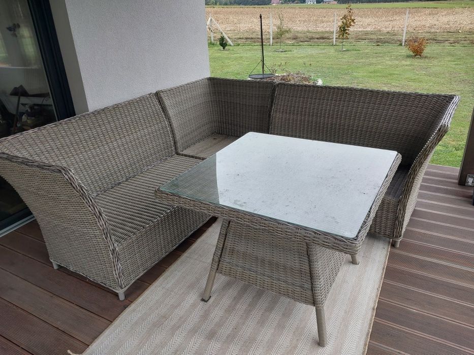 Zestaw ogrodowy z technoratttanu
Zestaw mebli wykonany z trwałego tech