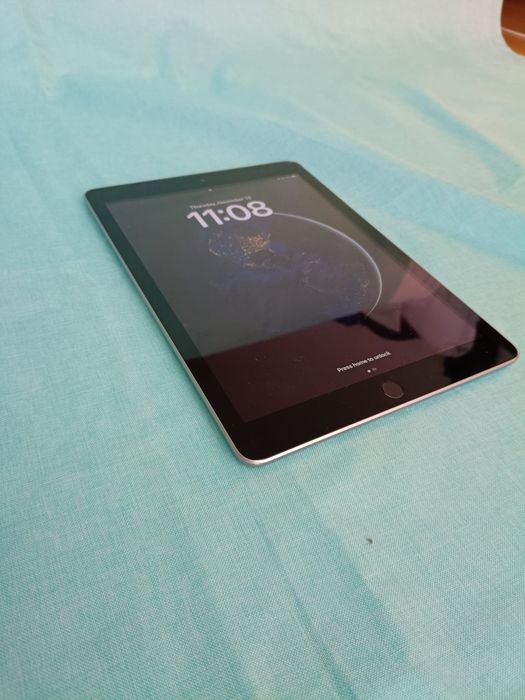 iPad (6.ª Geração) - 32GB Cinza