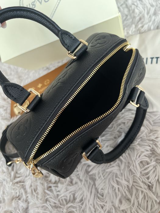 Na prezent Czarna torebka LV