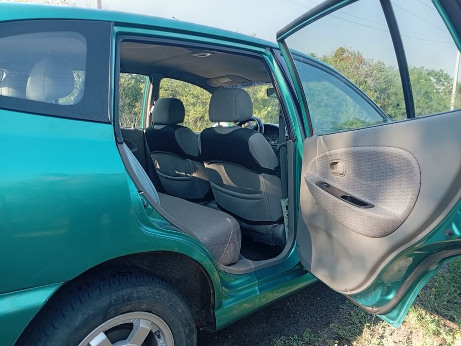 Продам економне авто Kia Rio 1.3 бензин 2000 року