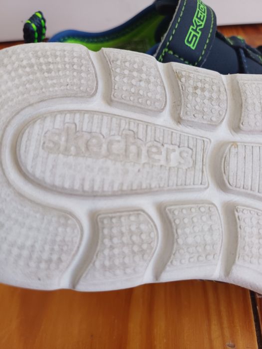 Sandálias desportivas da Skechers, tamanho 28