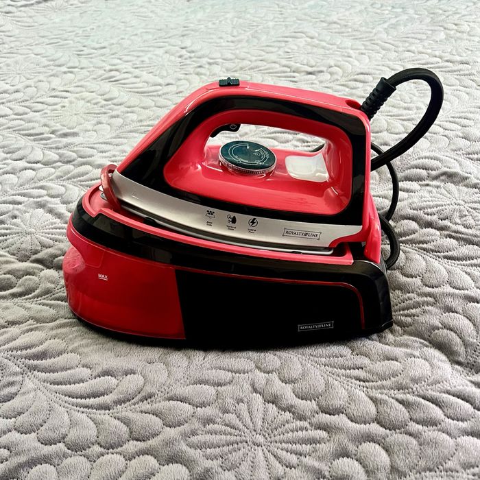 Утюг. Паровая станция Royalty Line RL-DBST2300W.1 2300 Вт Red