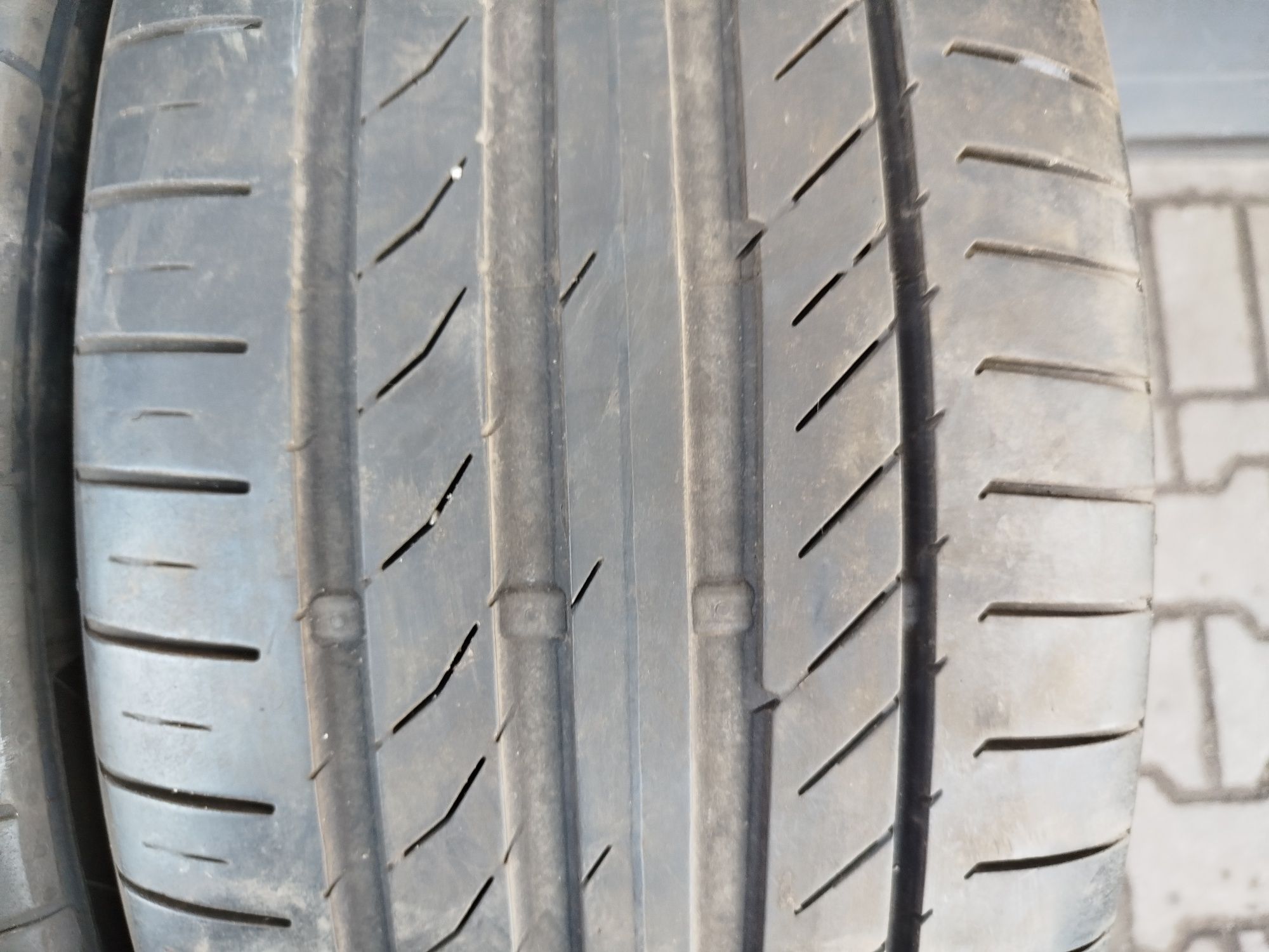 Opony letnie Continental 245/45R19