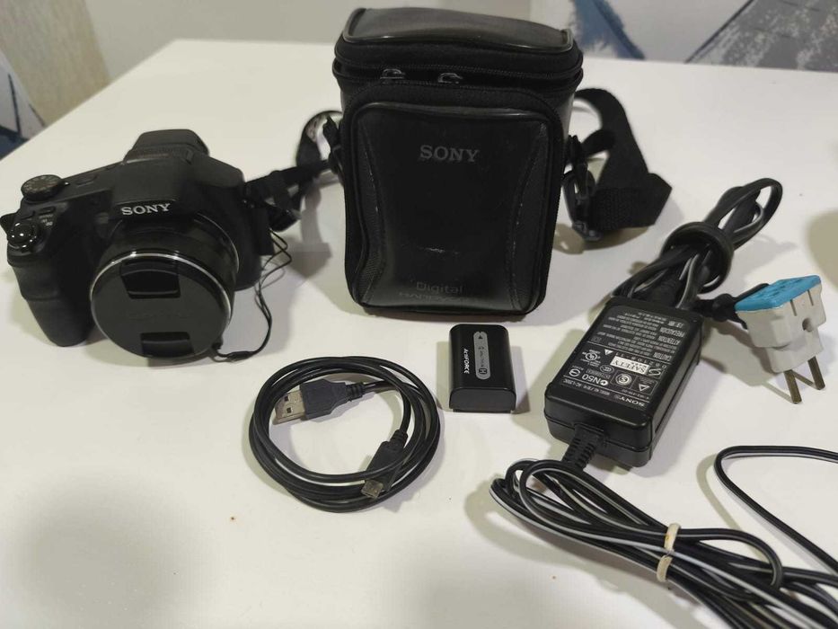 Câmera Sony CyberShot DSCHX200V 18.2MP ZoomÓptico30X  Lente Carl Zeiss