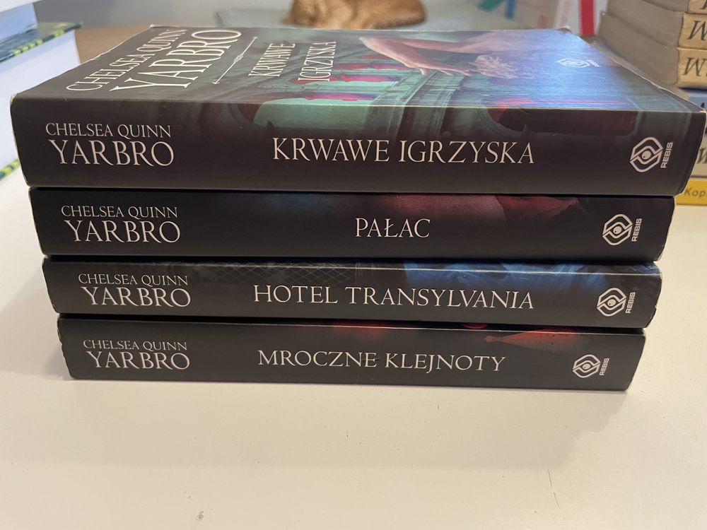 Chelsea Quinn Yarbro Mroczne klejnoty Krwawe Igrzyska Pałac Hotel