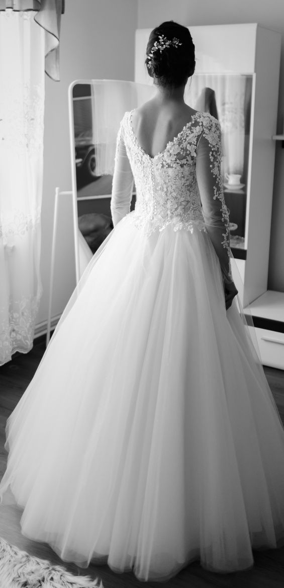 Biała suknia ślubna z długim rękawem wzrost 177 cm