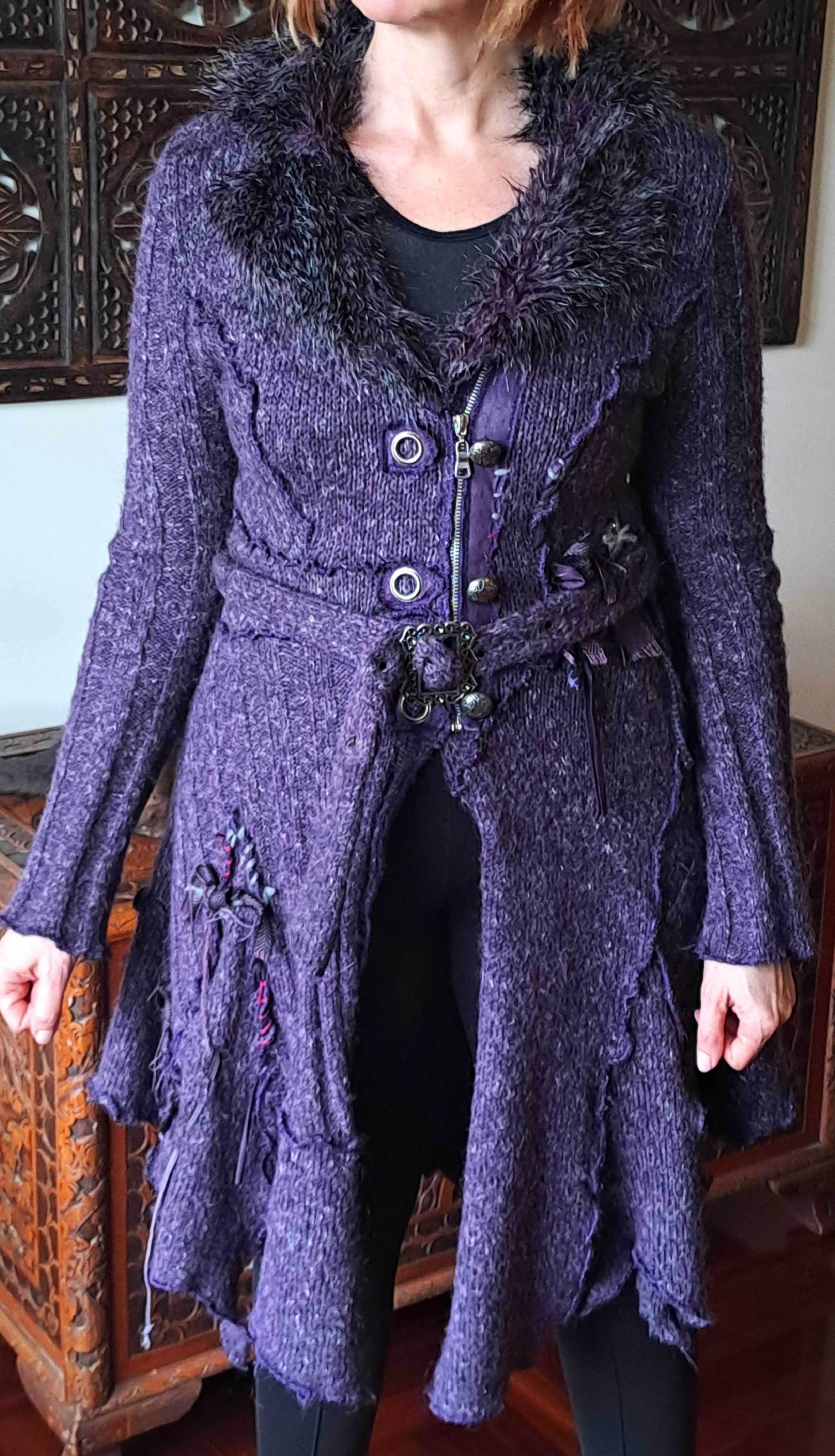 Casaco roxo em malha moderno