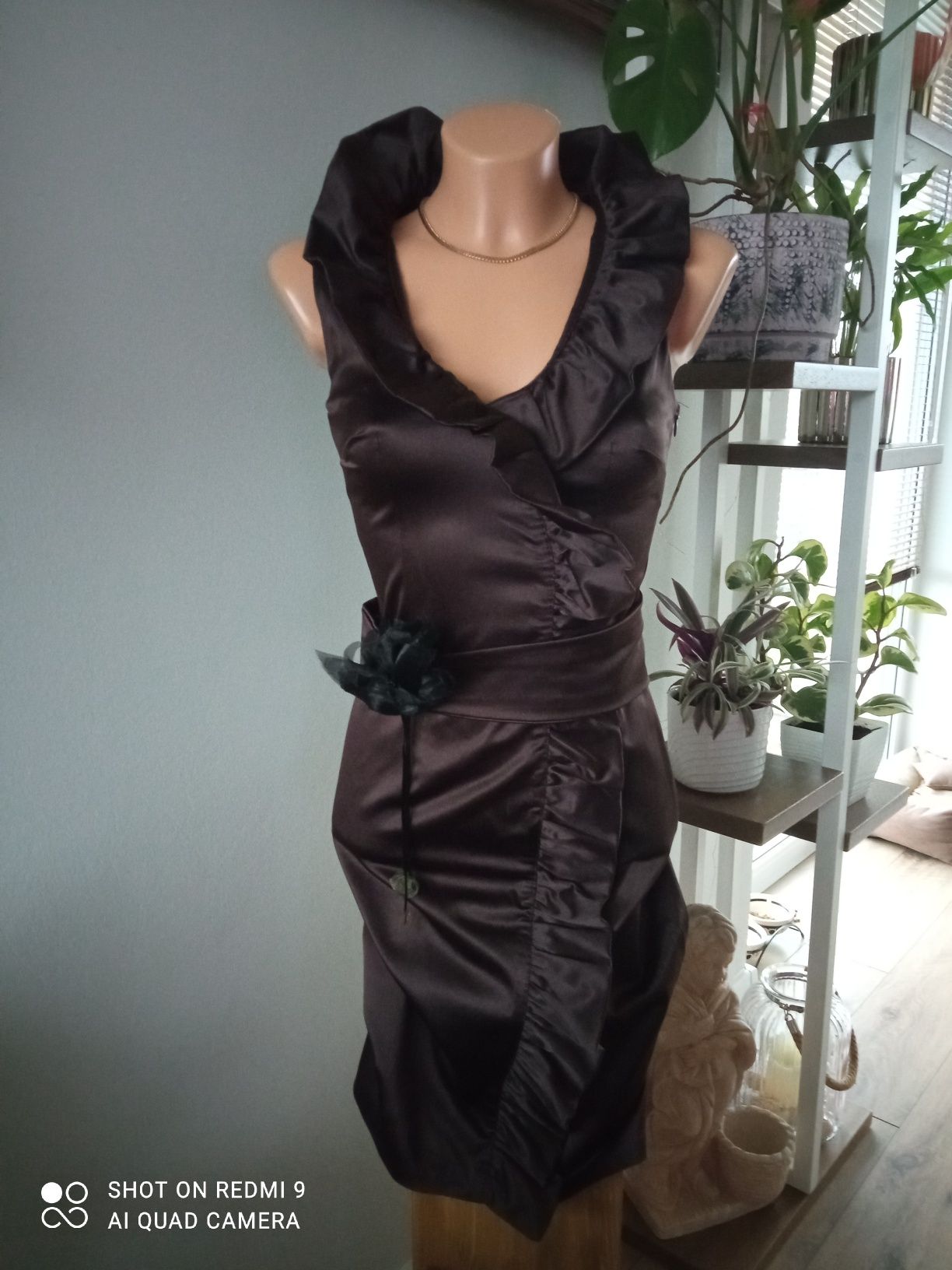 Satynowa sukienka roz XS czekoladowa