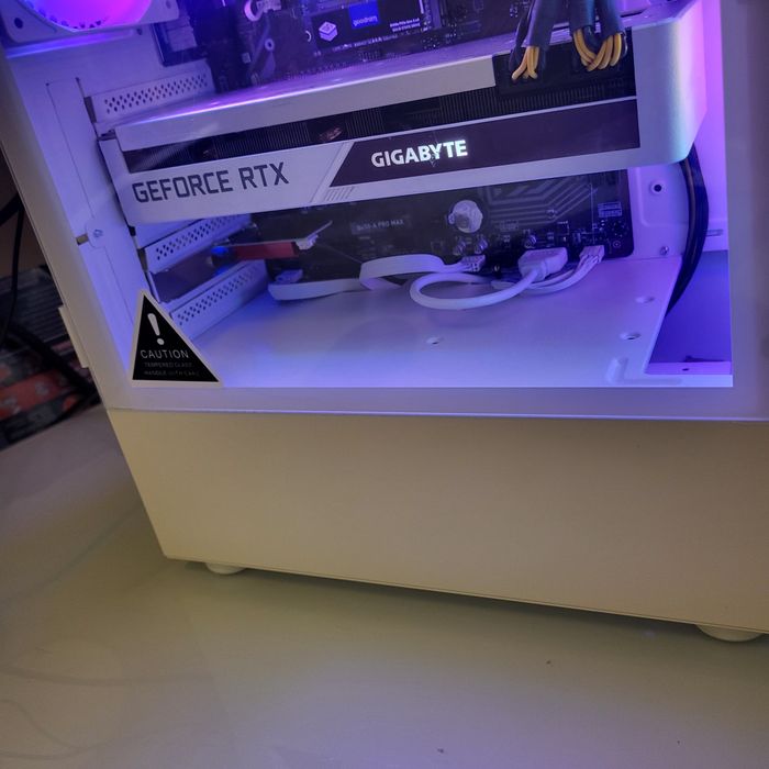 BIAŁY KOMPUTER RTX 3070 RYZEN 5 5600 ram 16gb  m2 512Gb SSD gamingowy