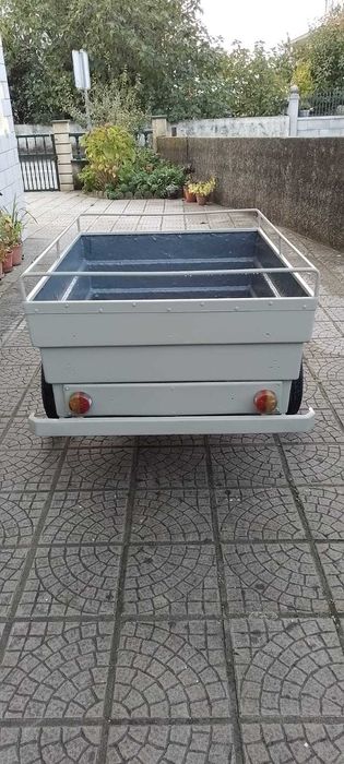 Atrelado em excelente estado


Caixa em fibra