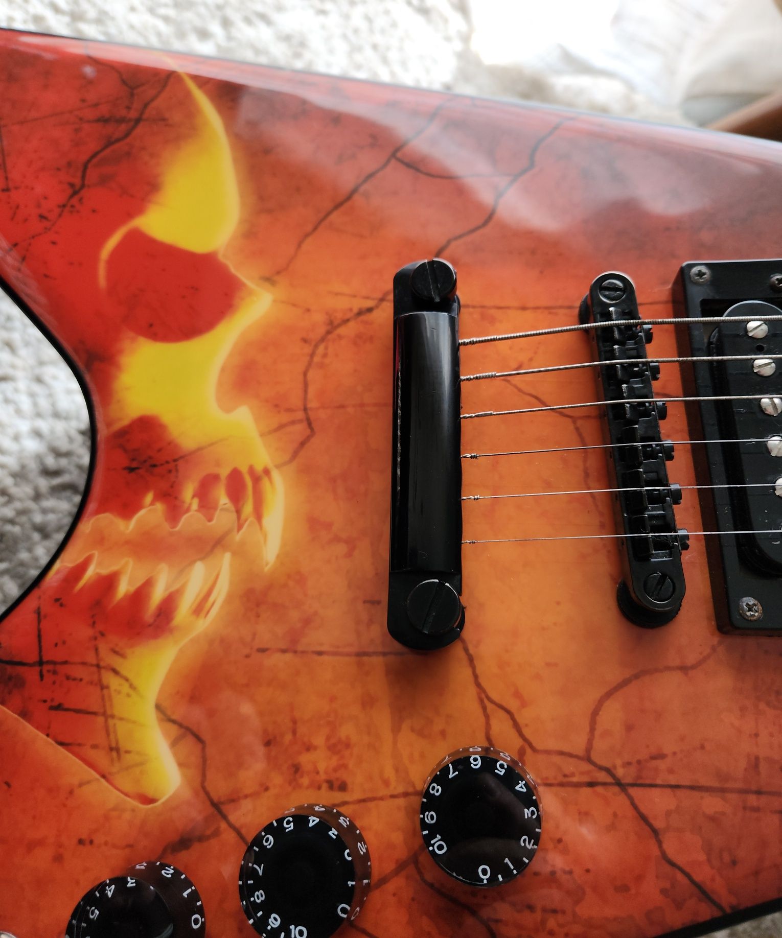 Guitarra Washburn WV16 G12 flying V pickups FENDER