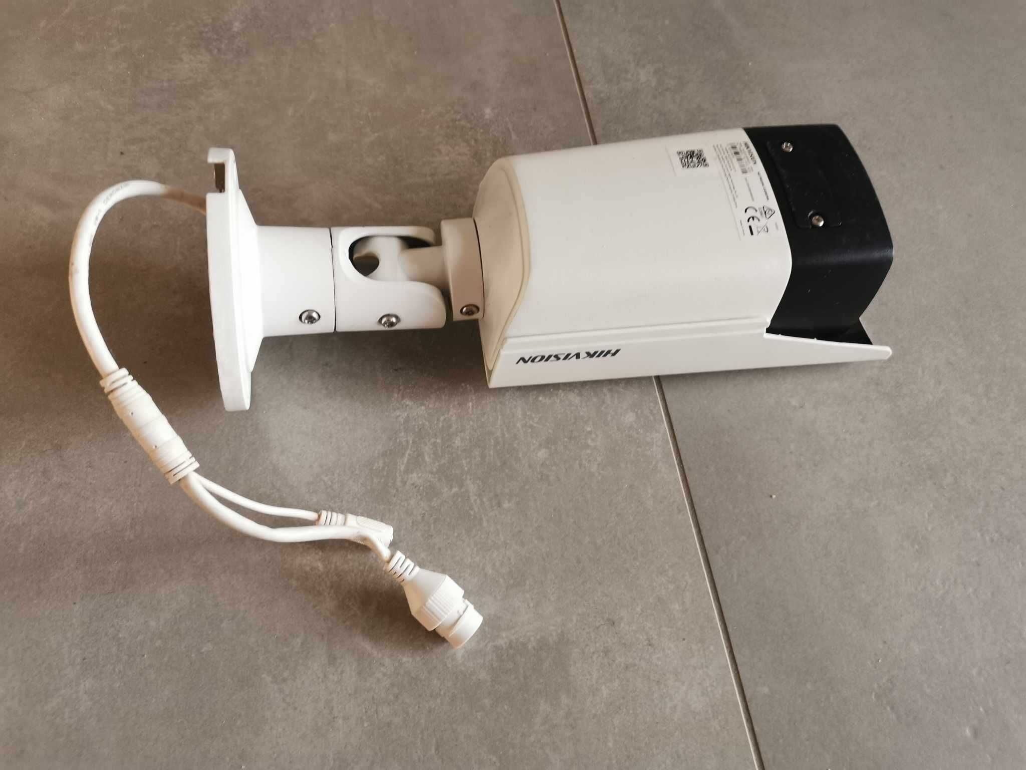 Dwie kamery IP Hikvision ds - 2CD2T25FWD