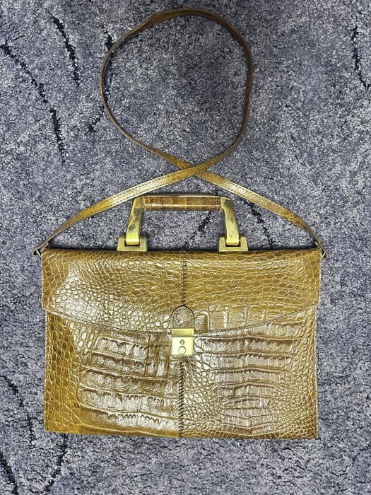 Вінтажна сумка із шкіри крокодила.