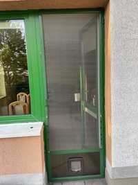 Drzwi moskitiera wyjście dla kota zielone