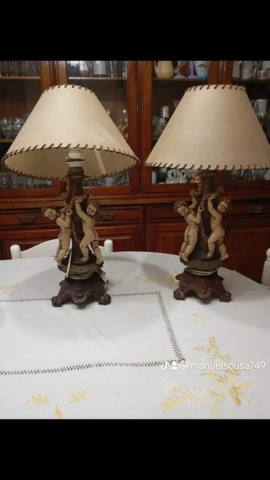 Vendo estes cadeiros muito bonito bom estado