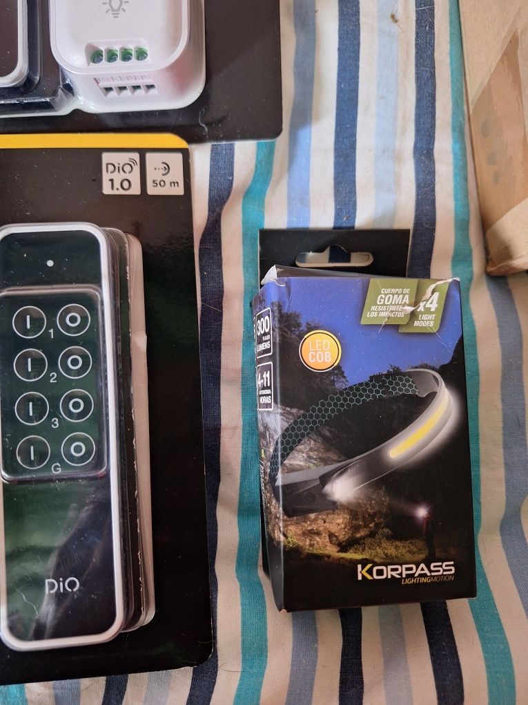 Vendo este material eléctrico novo 9 artigos por 15 euros mais portes