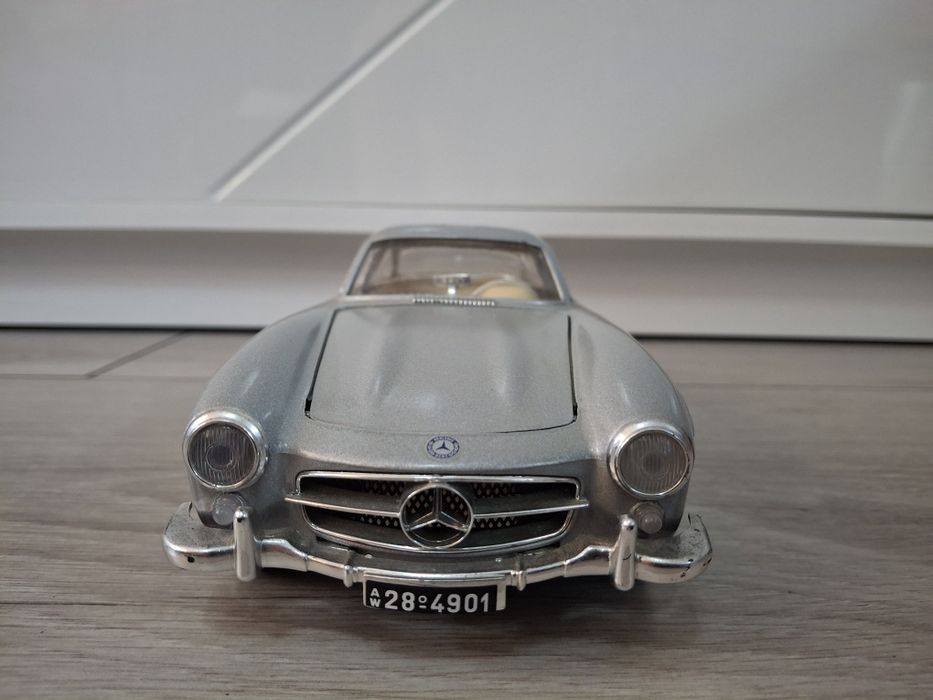 Samochód Kolekcjonerski Mercedes-Benz 300SL Bburago 1:18