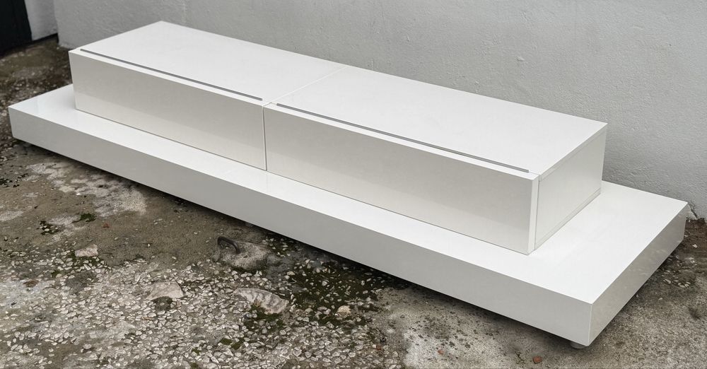 Movél televisão de sala branco