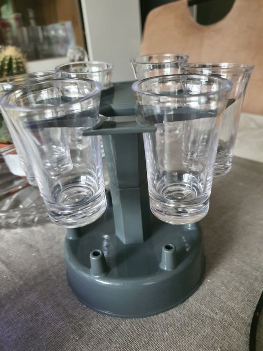 Dozownik stojak na kieliszki