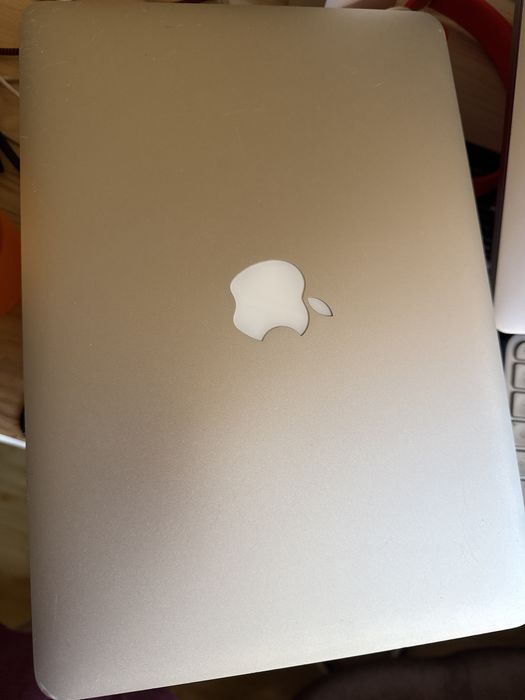 MacBook Pro 13” Retina (2015) • i5 2.9GHz • 8GB • macOS