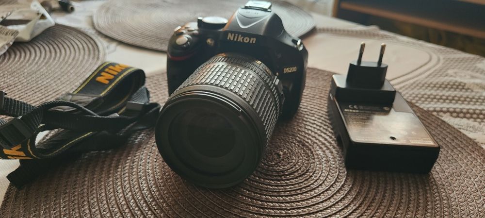 Aparat lustrzanka cyfrowa Nikon d5200, tylko 8tys przebiegu.