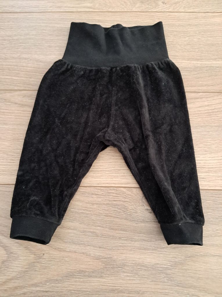 Eleganckie dresowe welurowe spodnie dla chłopca 68 H&M. Stan bardzo do