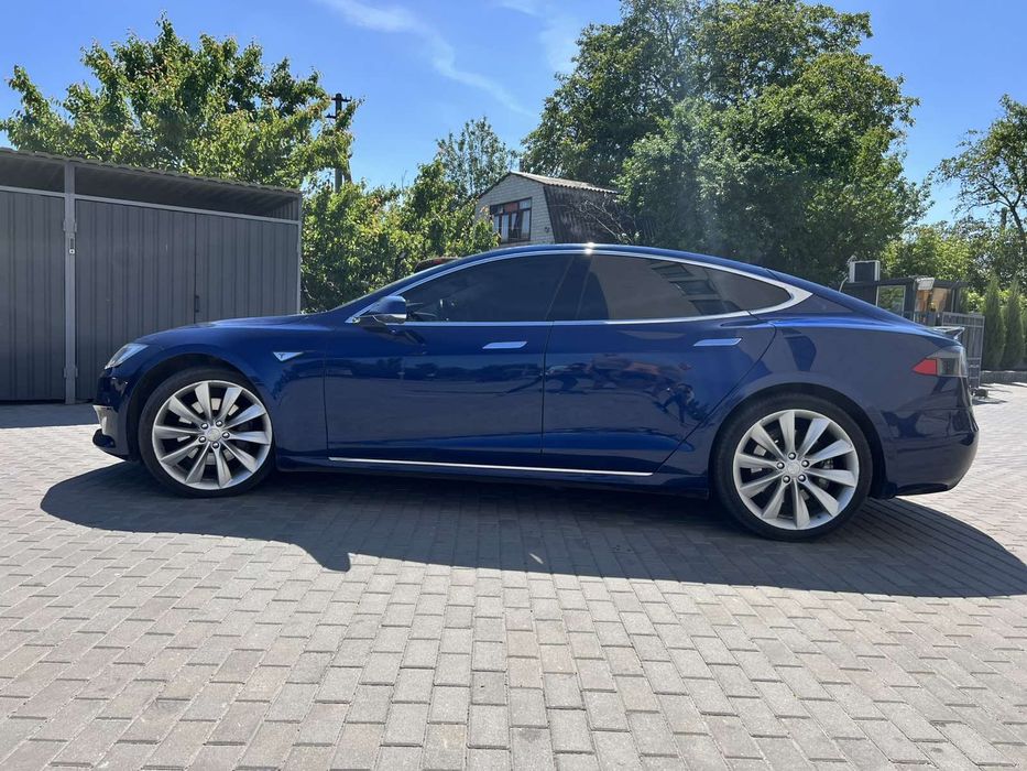 Tesla model S 75D