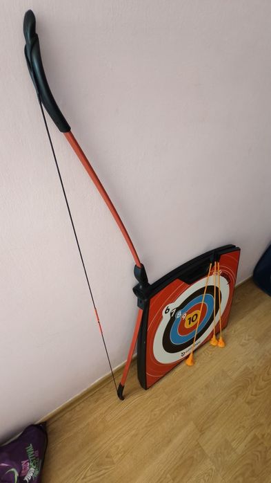 Arco e flecha, com m alvo e 5 flechas