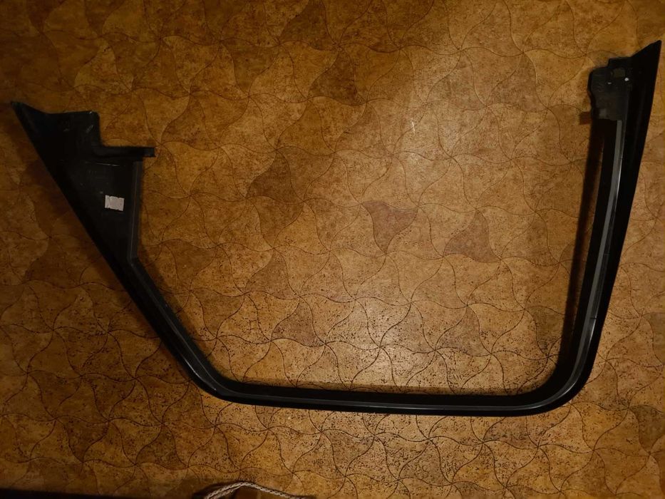 Облицовка проёма стекла двери задн.лев. 80A867671