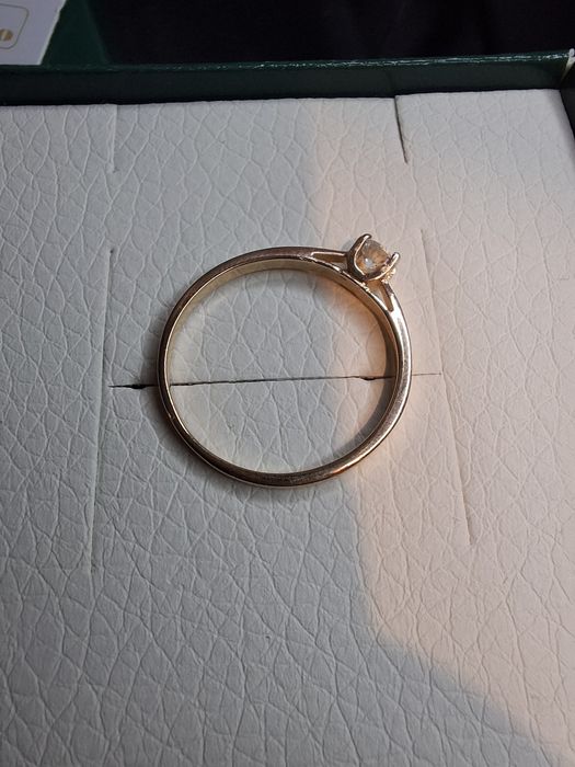 Золота каблучка 16р з діамантом 0.1ct