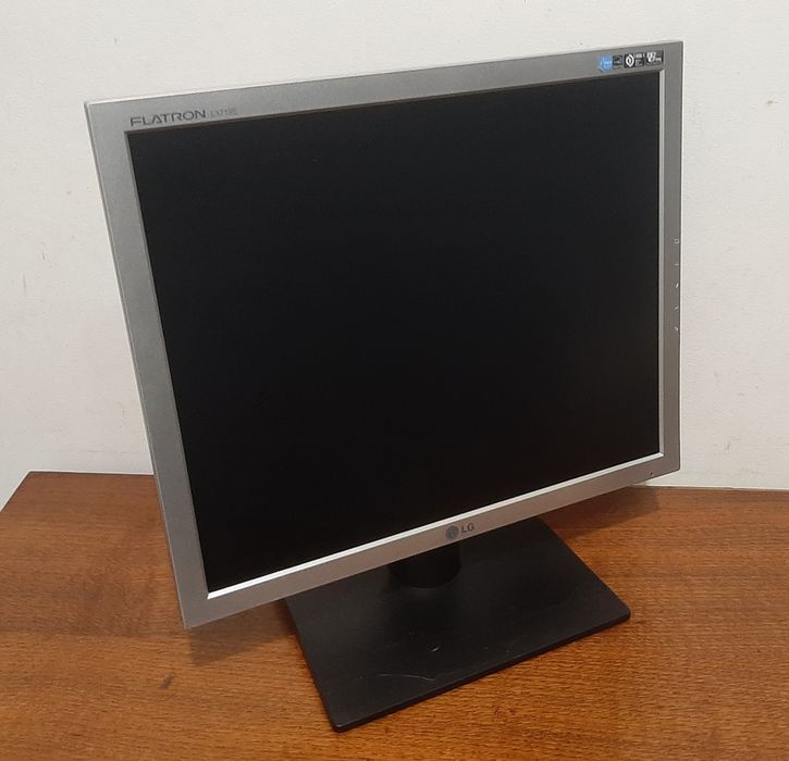 Монитор 17" LG Flatron L1719S 17 дюймов