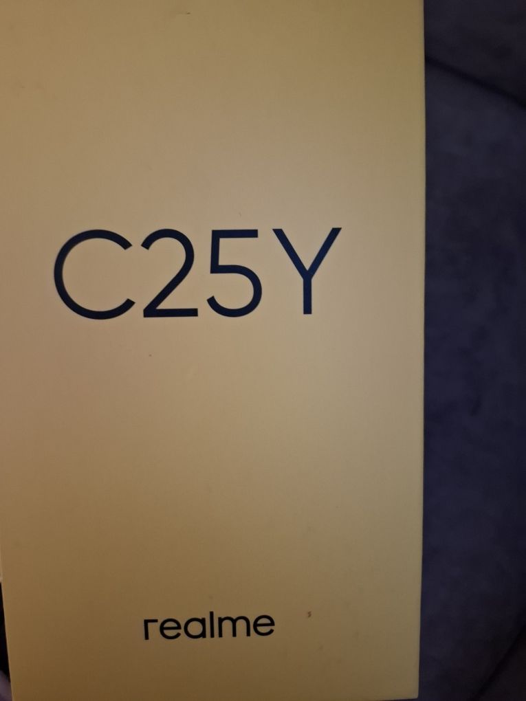 Cмартфон Realm c 25 y