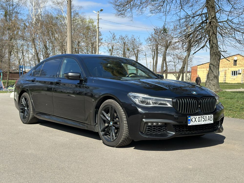 BMW 750 G12 сама максимальна комплектація ідеальний стан