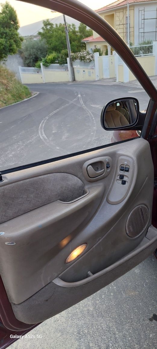 Chrysler Grand Voyager 2.5 CRD 7lugares ano2001 insp9/2026