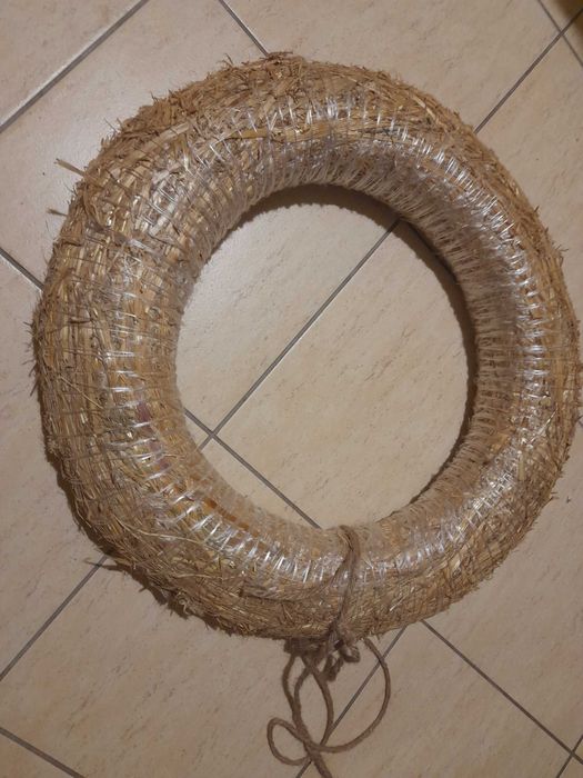 Wieniec ozdobny słomiany