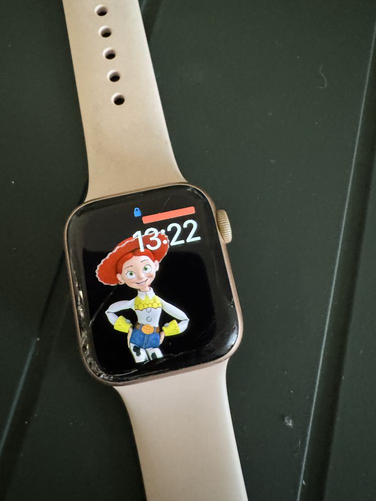 Apple watch series 4 rose gold